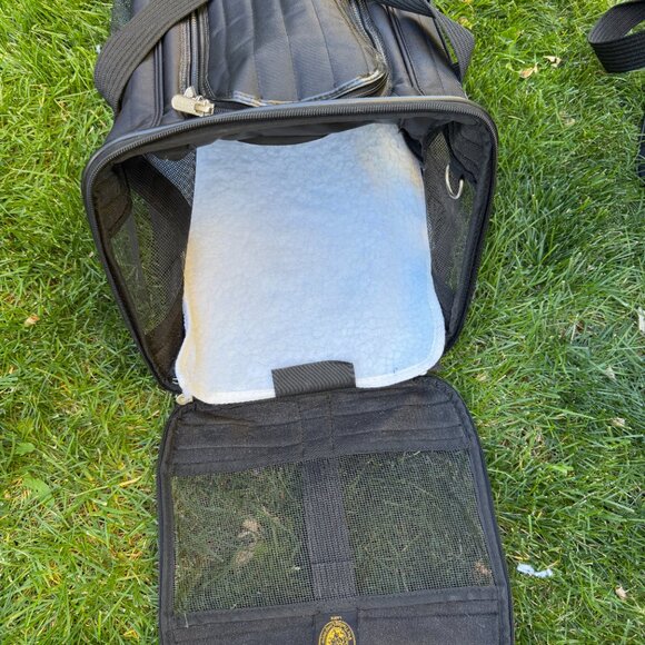 Sherpa® Original Deluxe Pet Carrier BLACK LARGE - Picture 4 of 6